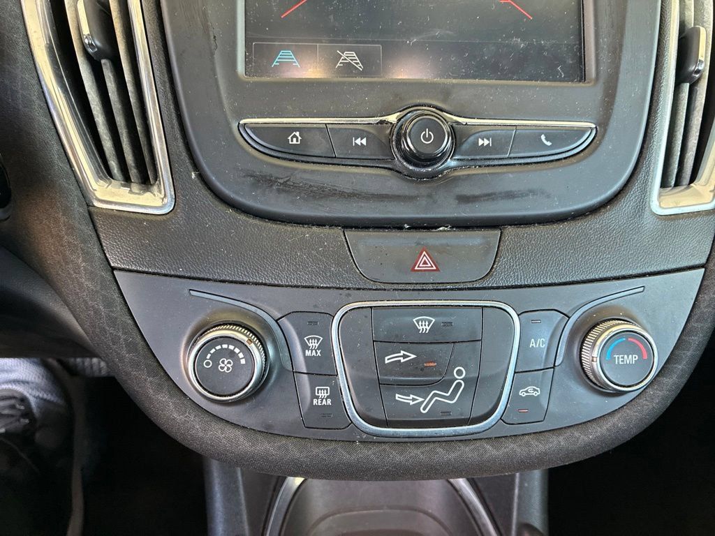 Used 2018 Chevrolet Malibu LT FWD image 29