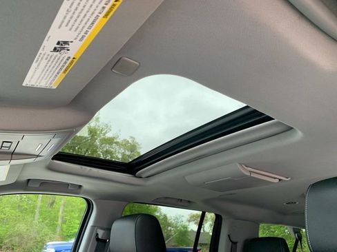 Used 2018 Chevrolet Suburban Premier AWD/4WD image 30