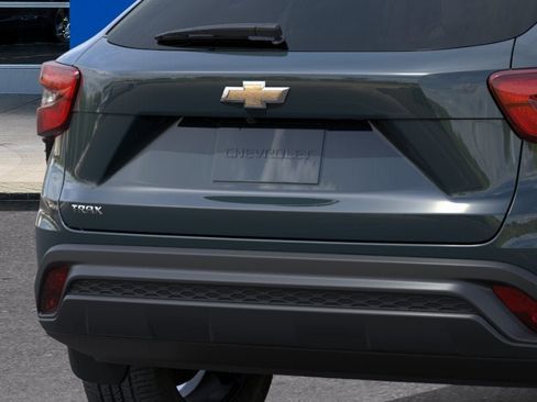 New 2026 Chevrolet Trax LS w/ LS Convenience Package FWD image 38