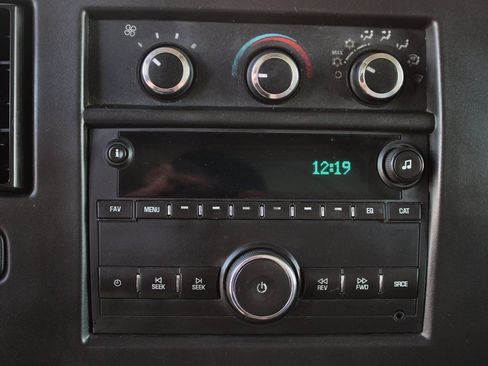 Used 2016 Chevrolet Express 4500 w/ Chrome Appearance Package image 23