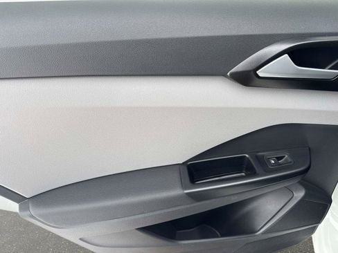 Certified 2023 Volkswagen Taos SE image 11