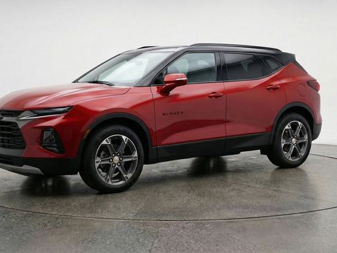Used 2025 Chevrolet Blazer LT image 3