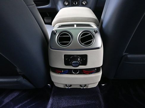 Used 2010 Rolls-Royce Ghost image 17