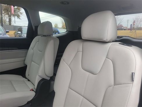 Certified 2025 Kia Telluride EX w/ EX Captain's Chair Package image 11