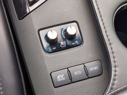 Used 2015 Toyota Avalon Limited image 24