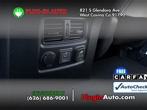 Used 2024 Nissan Titan SV w/ SV Convenience Package image 10