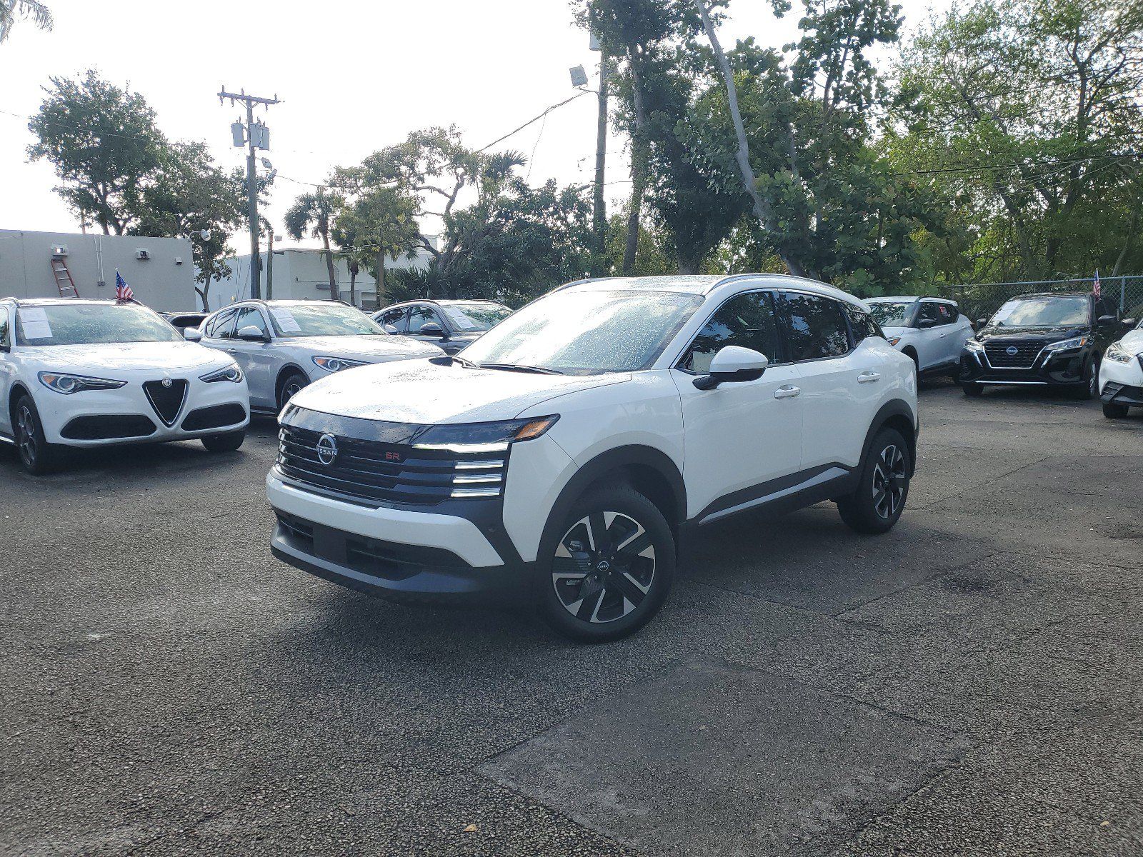 Certified 2025 Nissan Kicks SR AWD/4WD image 32