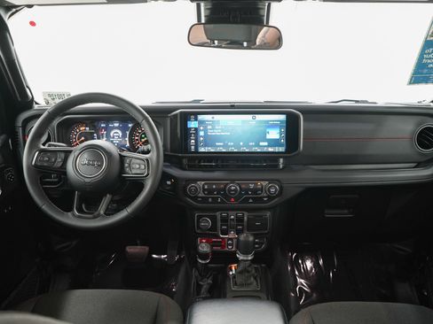 Used 2025 Jeep Wrangler Unlimited Rubicon w/ Convenience Group AWD/4WD image 13