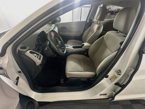 Used 2018 Honda HR-V LX image 13