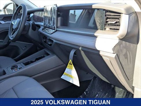 New 2025 Volkswagen Tiguan SE AWD/4WD image 20