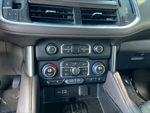 Used 2021 Chevrolet Tahoe Z71 w/ Z71 Off-Road Package AWD/4WD image 17