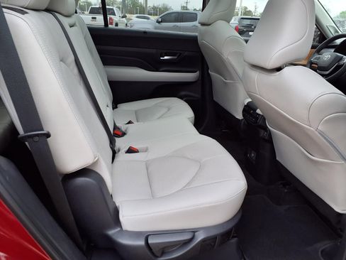 Certified 2025 Toyota Grand Highlander Limited image 21