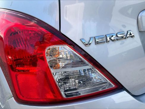Used 2012 Nissan Versa FWD image 23