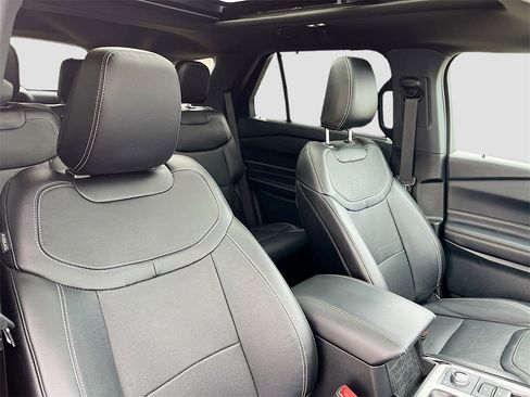 Used 2024 Ford Explorer ST w/ Equipment Group 401A image 31