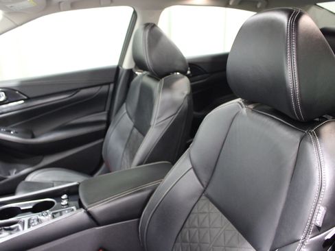 Used 2019 Nissan Maxima Platinum w/ Sport Mat Group FWD image 4