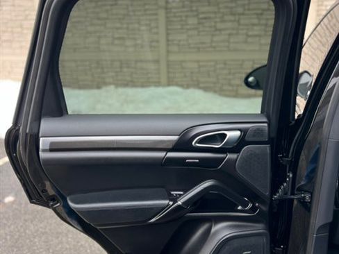 Used 2017 Porsche Cayenne Platinum Edition w/ Premium Package (PJV) image 35