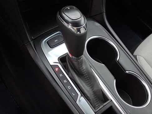 Used 2021 Chevrolet Equinox LS image 14