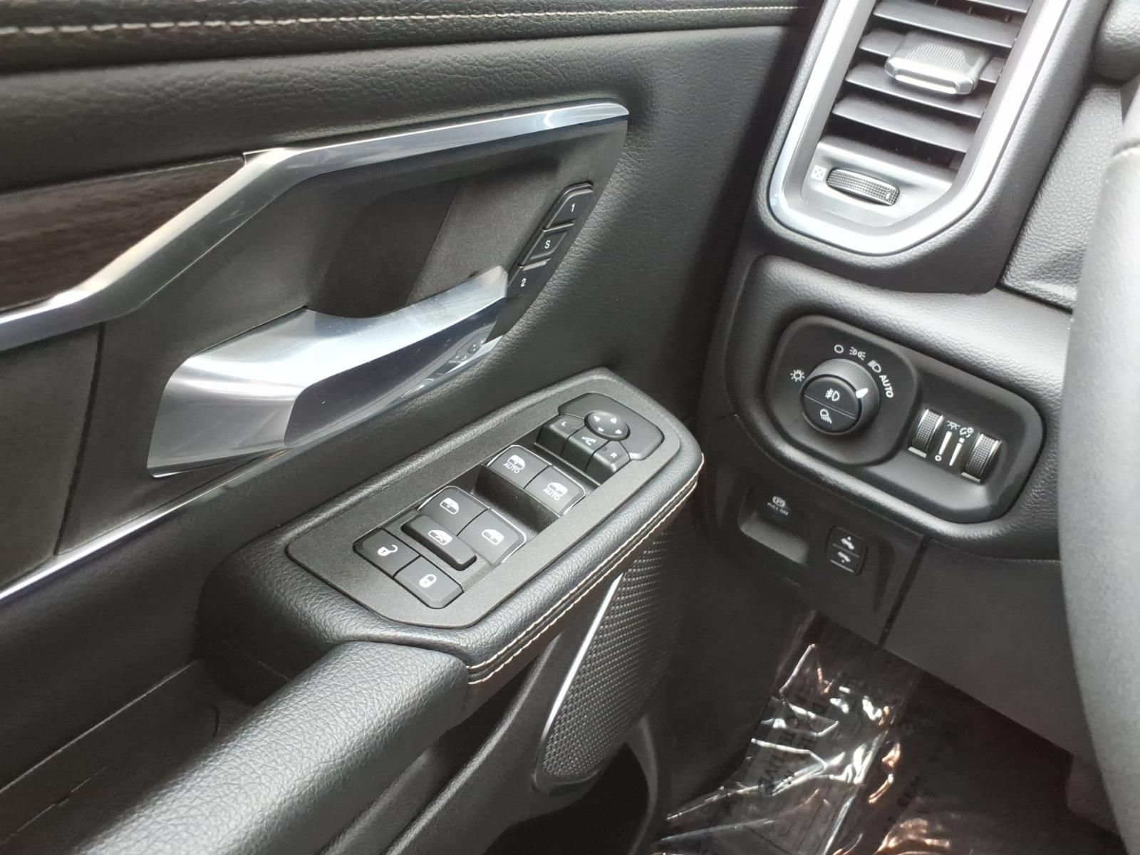Used 2026 RAM 1500 Laramie AWD/4WD image 27