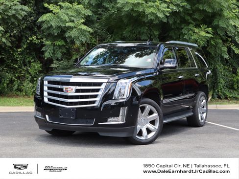 Used 2017 Cadillac Escalade Premium Luxury RWD image 1