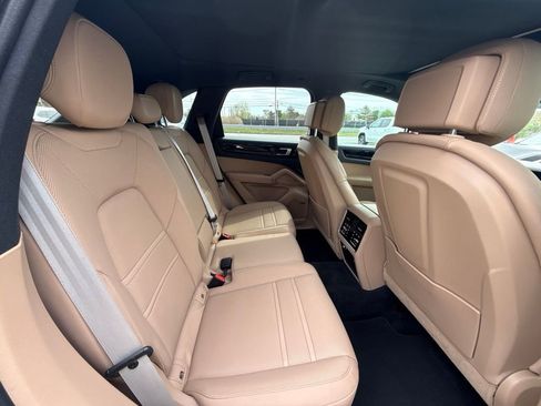 Used 2023 Porsche Cayenne AWD/4WD image 22