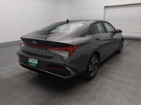 Used 2025 Hyundai Elantra SEL FWD image 9