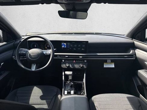 Certified 2025 Hyundai Santa Cruz SE FWD image 18