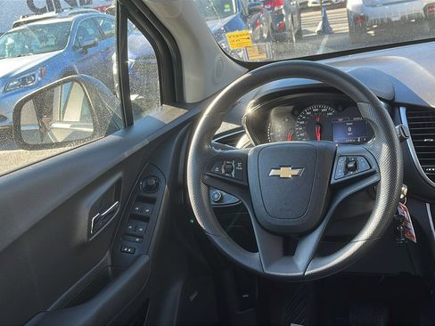 Used 2017 Chevrolet Trax LT w/ Sun & Sound Package image 22