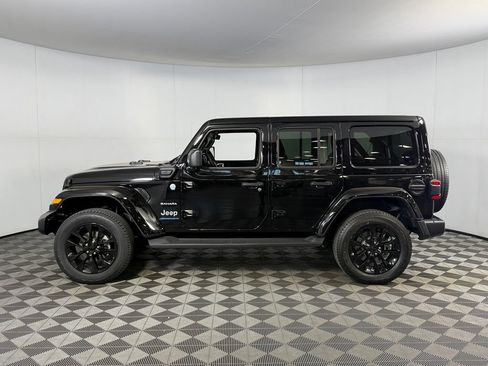 Used 2023 Jeep Wrangler Unlimited Sahara w/ Cold Weather Group AWD/4WD image 10