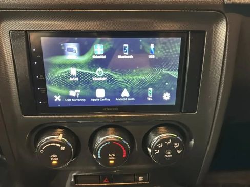 Used 2010 Dodge Challenger SE RWD image 21