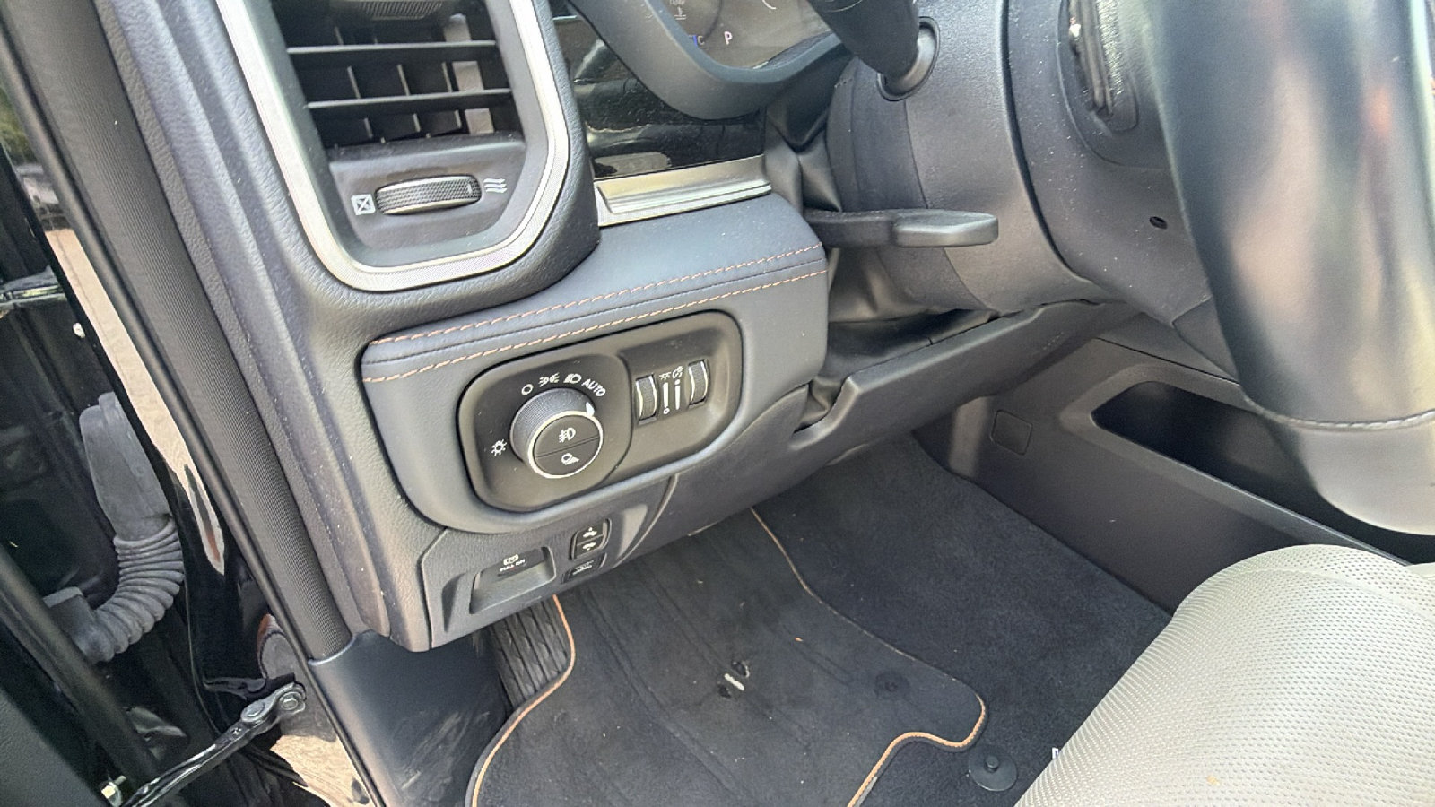 Certified 2025 RAM 1500 Tungsten AWD/4WD image 25