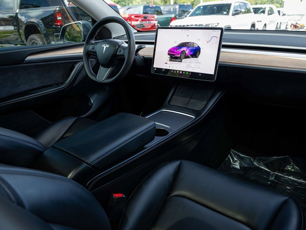 Used 2025 Tesla Model Y Long Range AWD/4WD image 28
