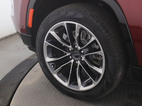 Used 2025 Jeep Wagoneer L Series III w/ Premium Group I image 13