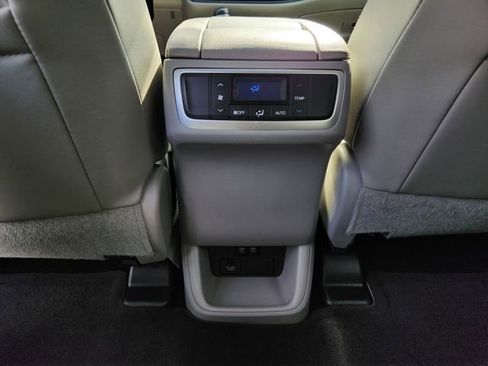 Used 2019 Toyota Highlander Limited image 18