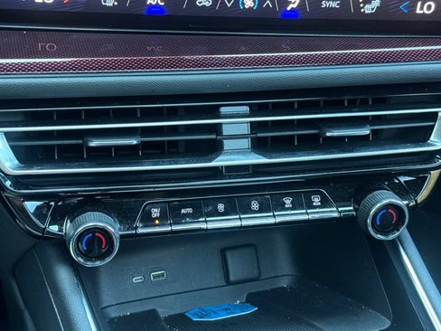 Used 2024 Chevrolet Traverse Z71 w/ Enhanced Driving Package AWD/4WD image 29