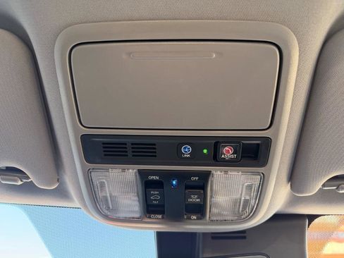 Used 2021 Honda Pilot Touring image 14