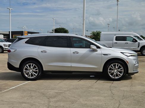 Used 2022 Buick Enclave Premium w/ Experience Buick Package FWD image 2