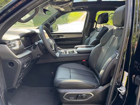 New 2025 Jeep Wagoneer L Series II w/ Premium Group I image 12