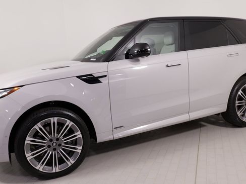 Used 2025 Land Rover Range Rover Sport Autobiography image 1