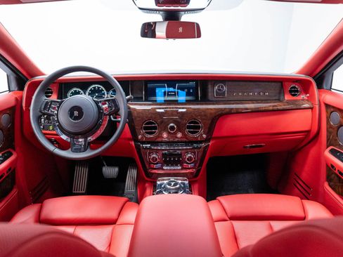 Used 2019 Rolls-Royce Phantom Sedan RWD image 35