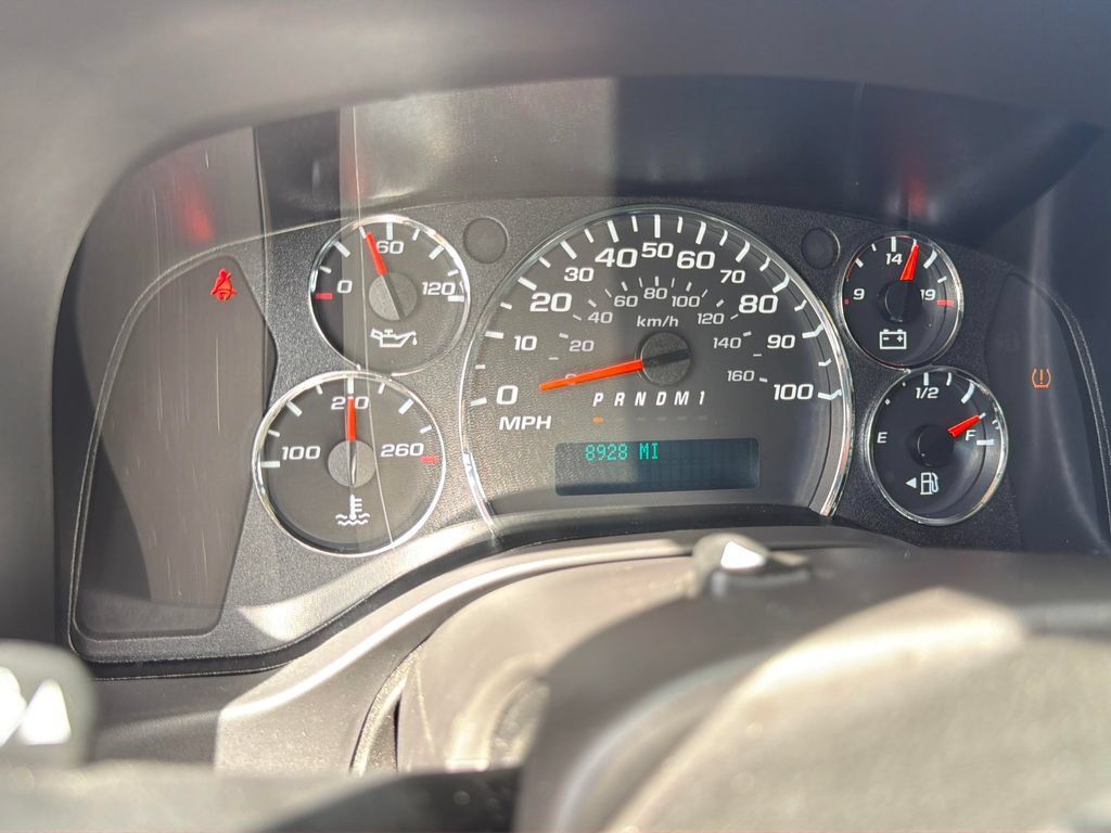 Used 2025 Chevrolet Express 2500 w/ Driver Convenience Package RWD image 20