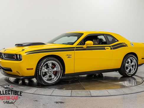 Used 2010 Dodge Challenger R/T RWD image 9