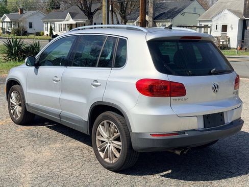 Used 2013 Volkswagen Tiguan SE image 9