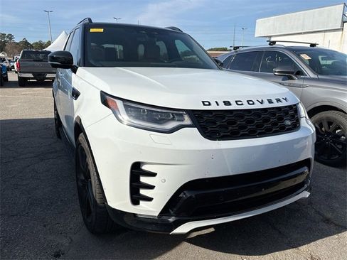 Used 2025 Land Rover Discovery Dynamic SE image 3