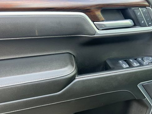 Used 2025 GMC Sierra 1500 SLT image 8