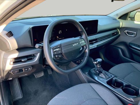 Used 2025 Kia K4 FWD image 18