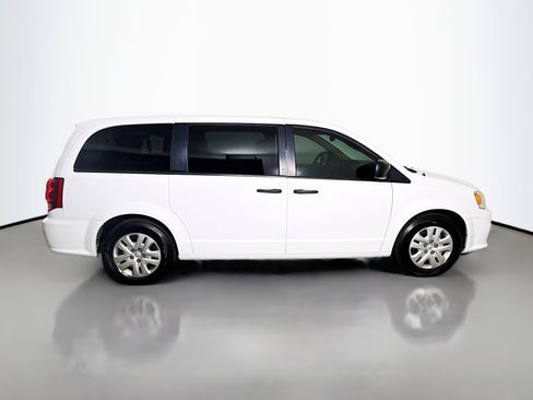 Used 2019 Dodge Grand Caravan SE image 11
