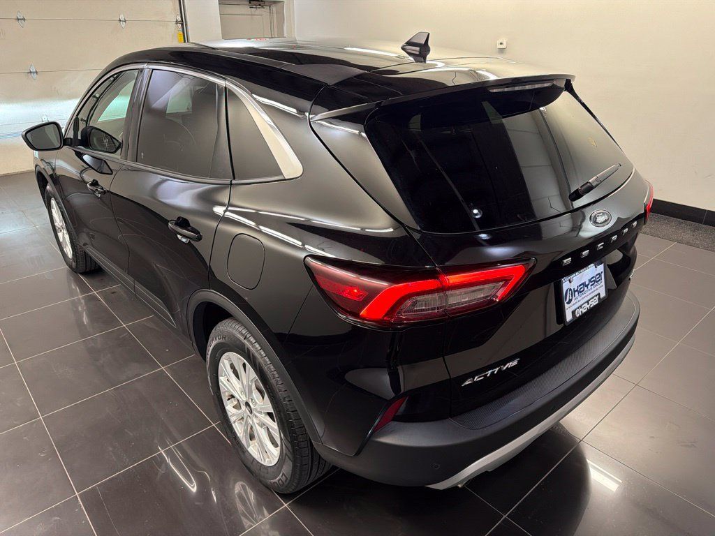 Used 2023 Ford Escape Active w/ Tech Pack #1 AWD/4WD image 4