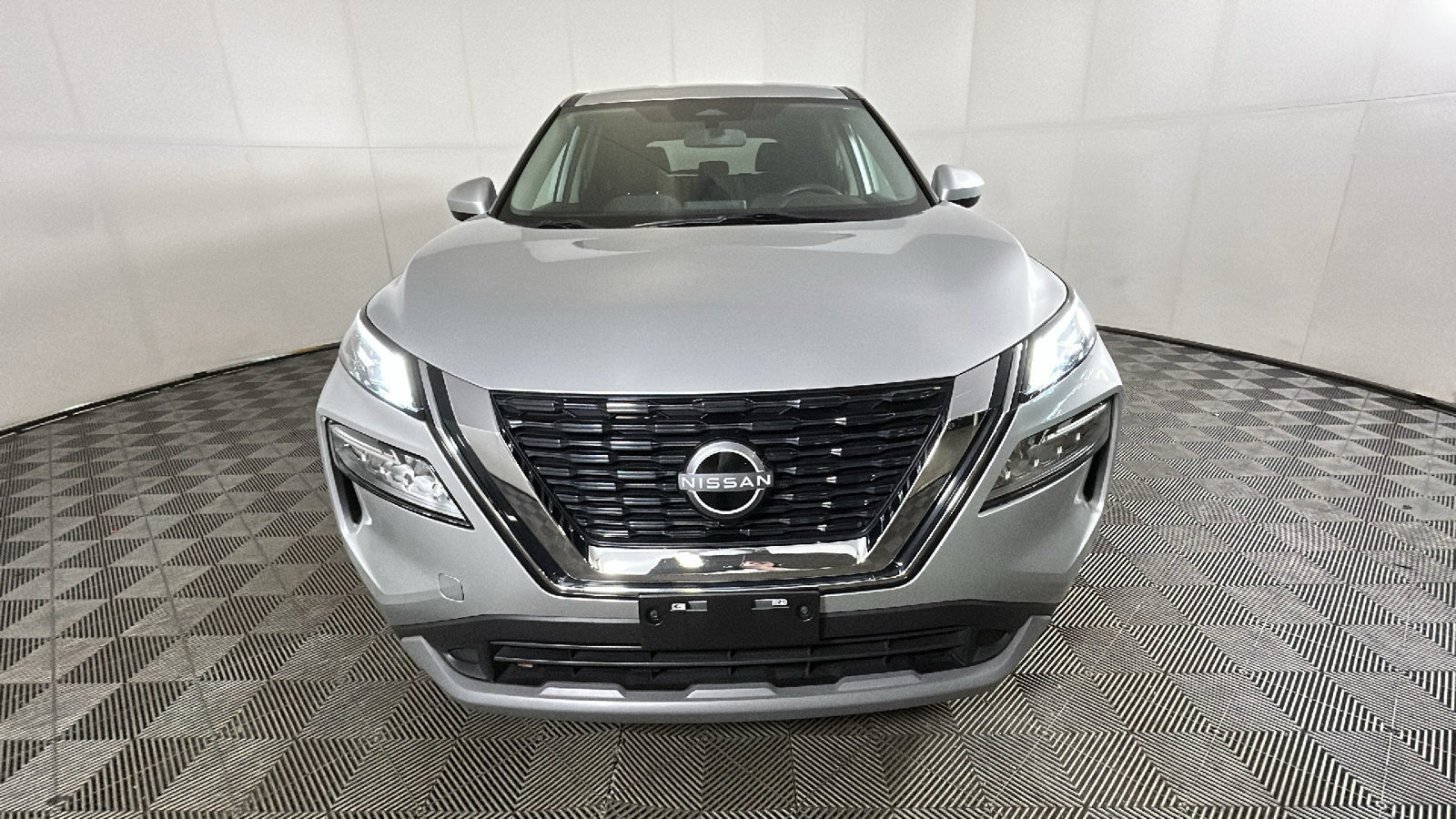 Used 2023 Nissan Rogue SV AWD/4WD image 9