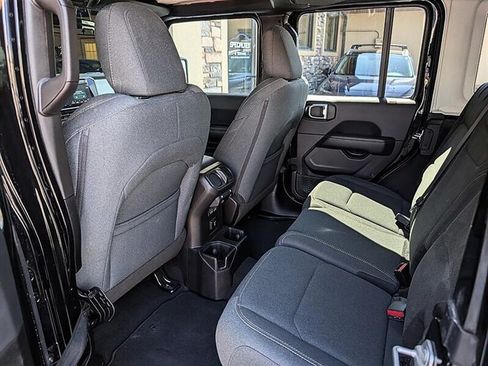 Used 2025 Jeep Wrangler Unlimited Sahara AWD/4WD image 26