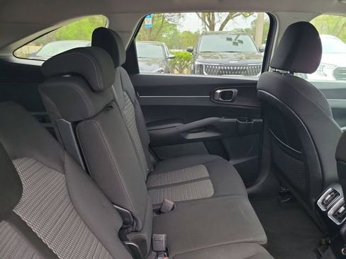 Used 2025 Kia Sorento LX image 33